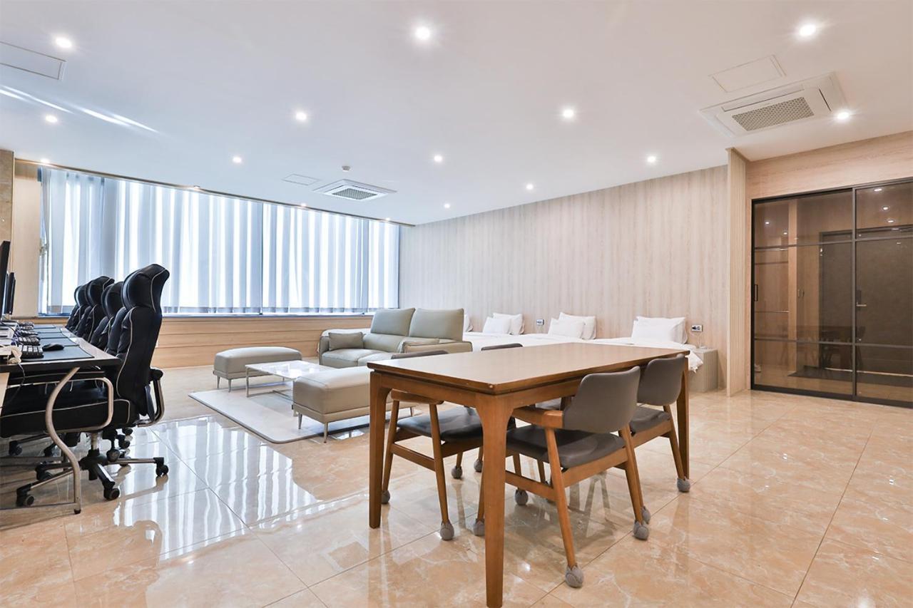 Seomyeon Ib Hotel Busan Bagian luar foto