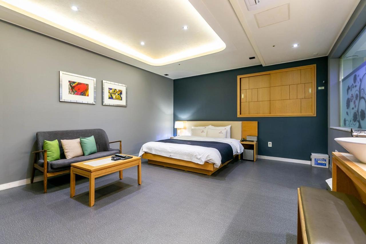 Seomyeon Ib Hotel Busan Bagian luar foto